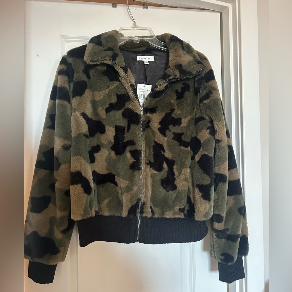 Camo puffer jacket new with tags, super soft from Nordstrom Rack!